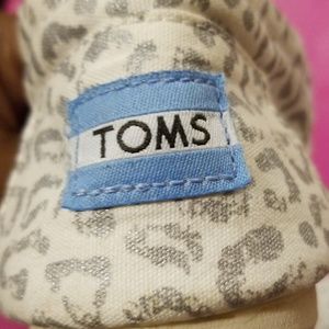 Toms